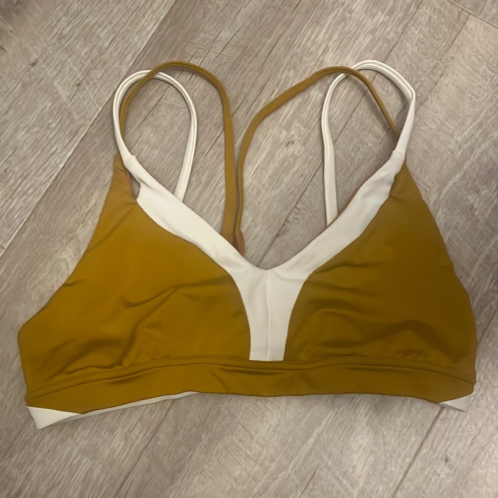 LULULEMON light weight sports bra